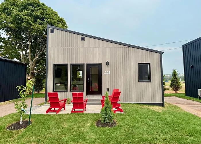 Royalty Maples Motel & Cottages